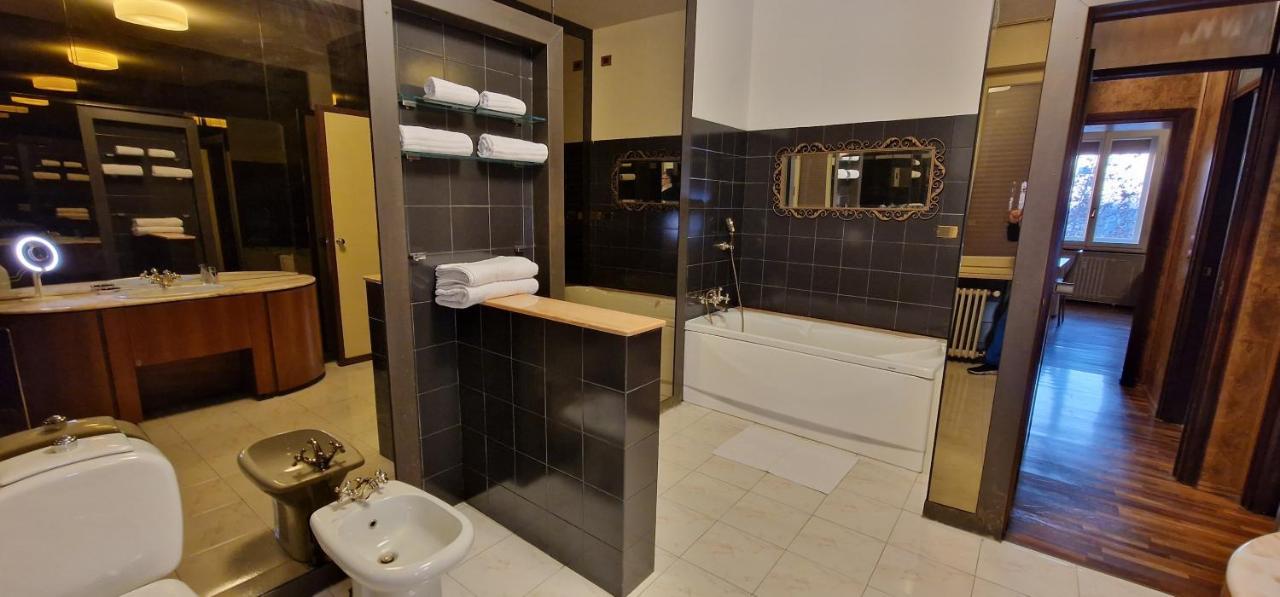 Forumguesthouse Verdi Centro Storico Parma Luaran gambar