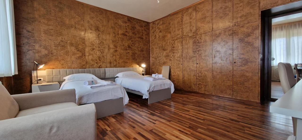 Forumguesthouse Verdi Centro Storico Parma Luaran gambar